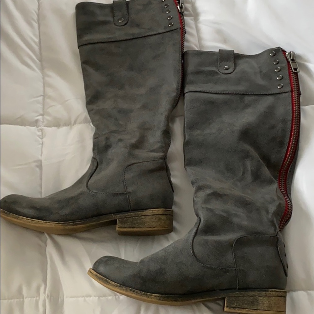 Size 7 gray boots